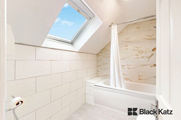 2 Bedroom Flat To Rent In Cadet Drive, Bermondsey, SE1