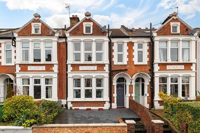 3 Bedroom Semi Detached House For Sale In Mayhill Road, Charlton, SE7