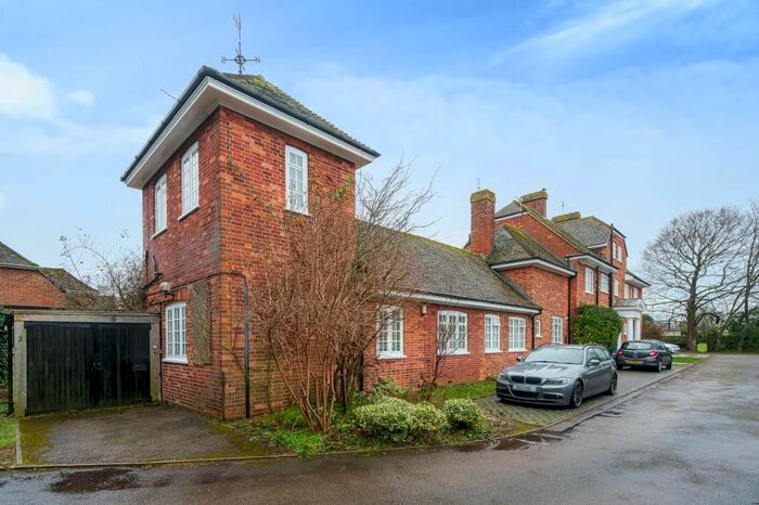 2 Bedroom Flat To Rent In Kidlington, Oxfordshire, OX5