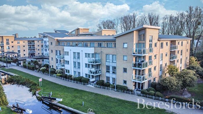 2 Bedroom Flat For Sale In Lockside Marina, Chelmsford, CM2