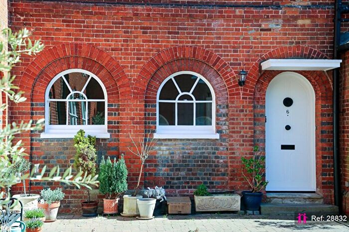 2 Bedroom Mews For Sale In Warfield Street, Bracknell, RG42