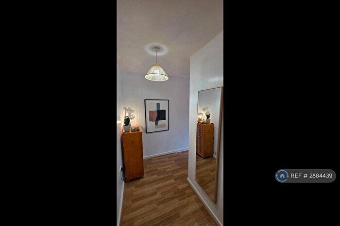 2 Bedroom Flat To Rent In The Point, London, E13