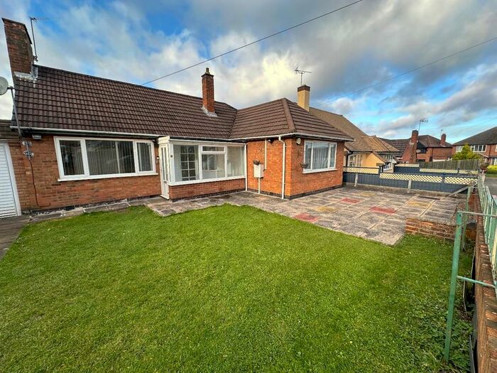 3 Bedroom Detached Bungalow To Rent In Oakside Crescent, Leicester, LE5