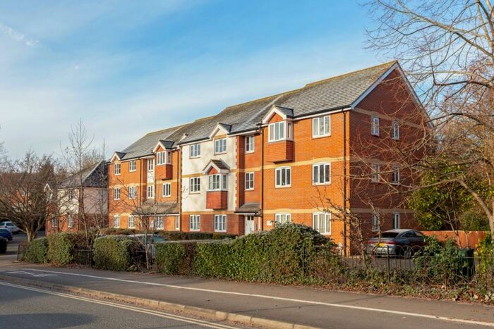 2 Bedroom Flat To Rent In Thames View Abingdon, OX14