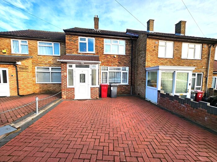 3 Bedroom Terraced House To Rent In Long Readings Lane, Slough, SL2