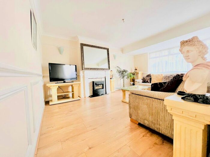 2 Bedroom Maisonette To Rent In Westmere Drive, London, NW7