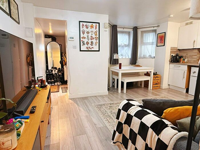 1 Bedroom Flat To Rent In Mildenhall Road, Hackney, E5