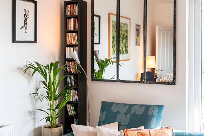 1 Bedroom Flat For Sale In Mantle Road, Brockley, London, SE4