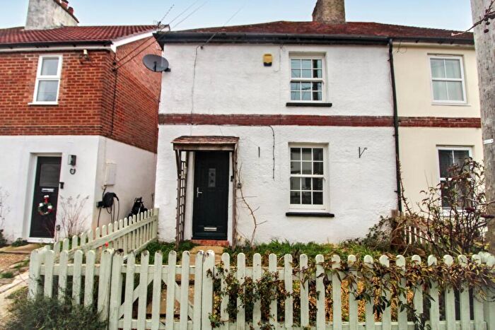 3 Bedroom Semi Detached House For Sale In May Avenue, Lymington, Hampshire, SO41