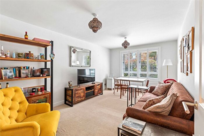 2 Bedroom Flat To Rent In Lofting Road, London, N1