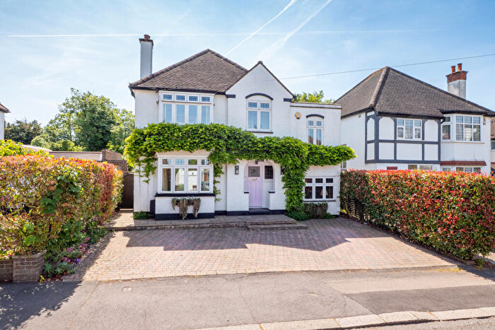 5 Bedroom Detached House For Sale In Salisbury Avenue, Cheam, Sutton, SM1
