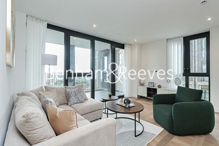 3 Bedroom Flat To Rent In Boxwood Gardens, Wapping, E1W