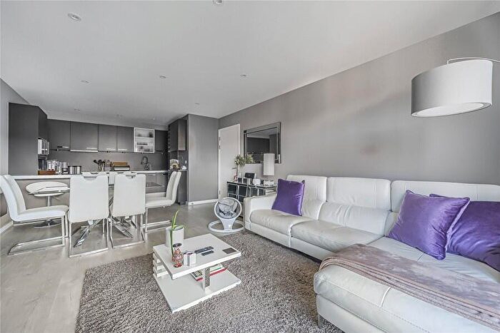 2 Bedroom Apartment To Rent In Walton-on-Thames, Surrey, KT12