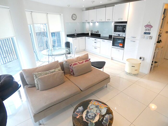 2 Bedroom Flat To Rent In Atkins Square, Dalston Lane, London, E8