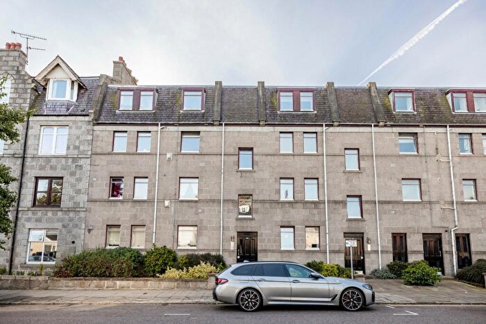 2 Bedroom Flat To Rent In Whitehall Place, Aberdeen, Aberdeenshire, AB25