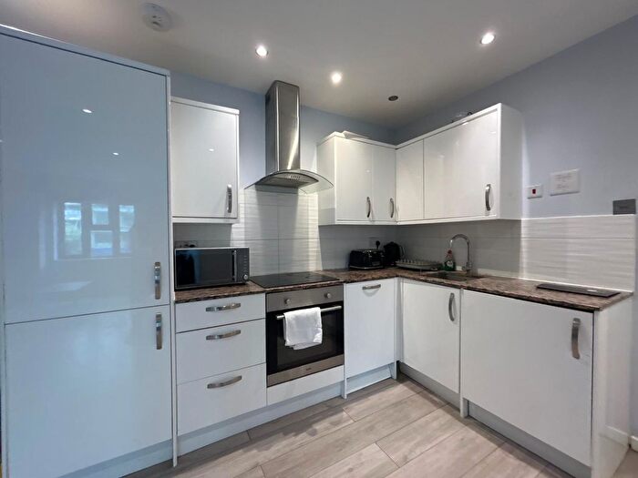 1 Bedroom Flat To Rent In Hounslow, TW5