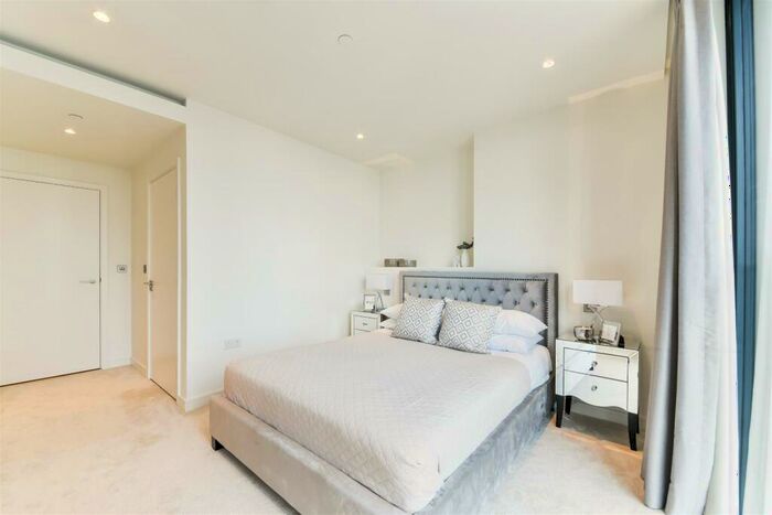2 Bedroom Apartment To Rent In Hampton Tower - Th Floor, Canary Wharf, E14