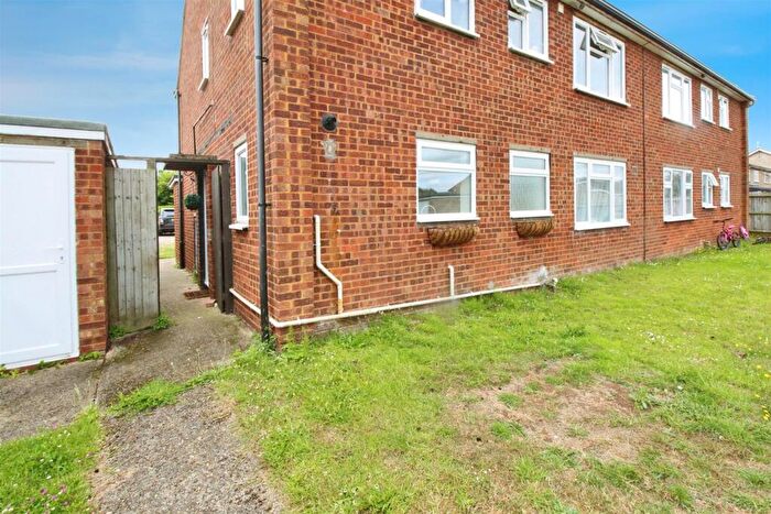 2 Bedroom Maisonette To Rent In Kings Hedges, Hitchin, Hertfordshire, SG5