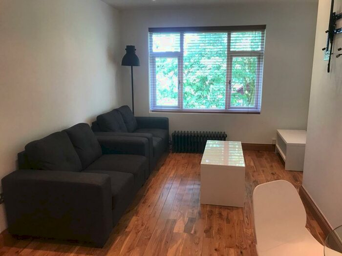 1 Bedroom Apartment To Rent In Troy Walk, Salford, M5