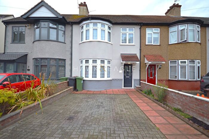 4 Bedroom Property To Rent In Rose Glen, Romford, Essex., RM7