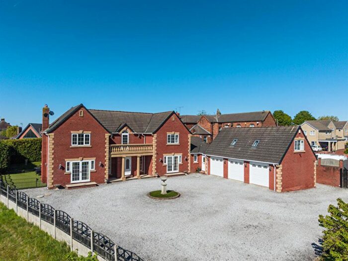 4 Bedroom Detached House For Sale In Seymour Lane, Woodthorpe, Chesterfield, S43