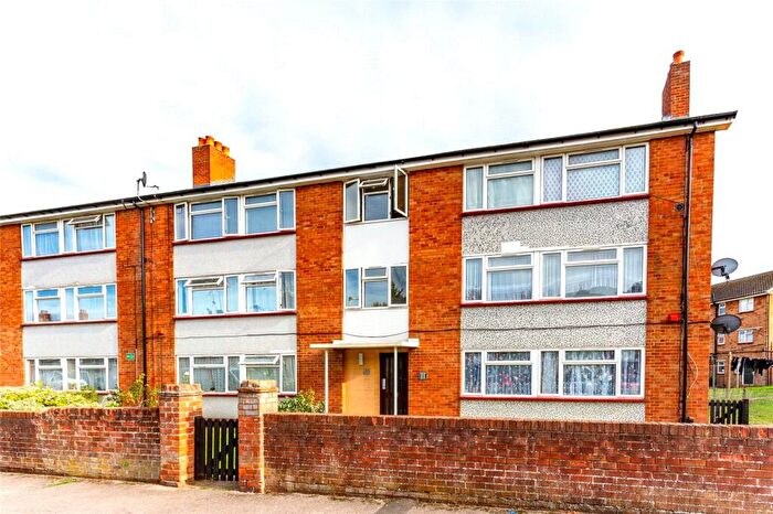 1 Bedroom Flat To Rent In Hanover Way, Windsor, SL4