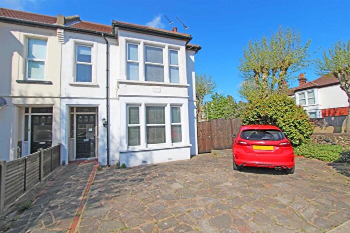 2 Bedroom Flat To Rent In Anerley Road, Westcliff On Sea, SS0