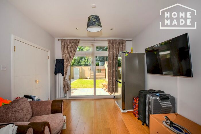 4 Bedroom Terraced House To Rent In Hervey Close, London, N3