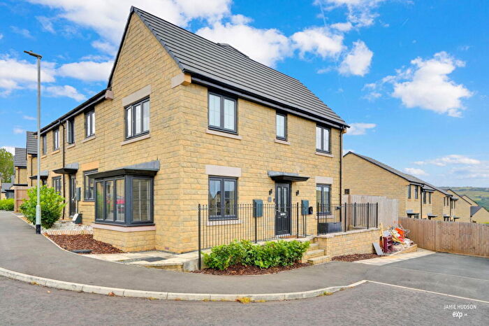 3 Bedroom Semi-Detached House For Sale In Founders Close, Burnley, Lancashire, BB10