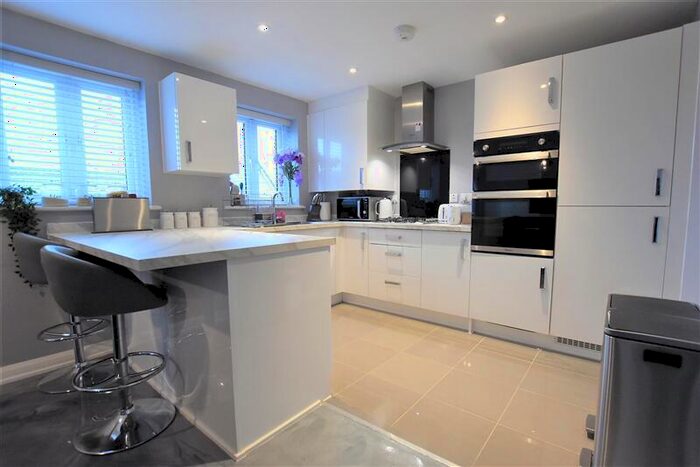 2 Bedroom Apartment To Rent In Oxleaze Way, Paulton, BS39