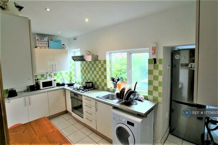 4 Bedroom Flat To Rent In Cricklewood, London, NW2