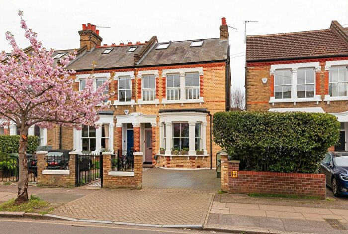4 Bedroom End Terrace House For Sale In Effingham Road, London, SE12