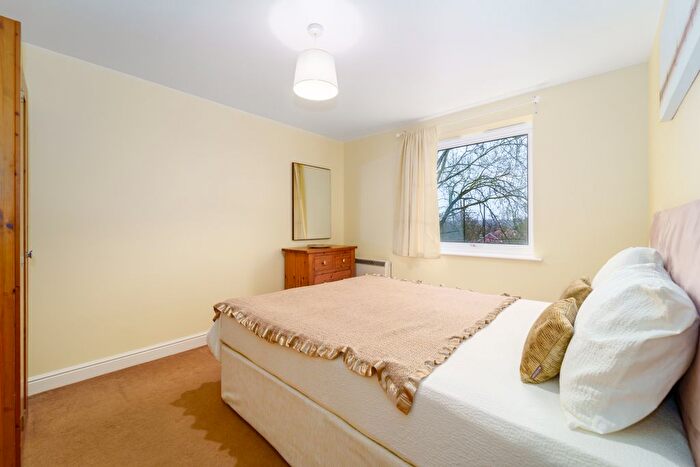 1 Bedroom Flat For Sale In Gean Court, Cline Road, Bounds Green, N11