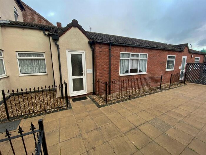 1 Bedroom Apartment To Rent In Spinners End Drive, Cradley Heath, West Midlands, B64