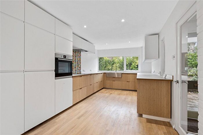 4 Bedroom Terraced House To Rent In The Links, Walton-On-Thames, Surrey, KT12