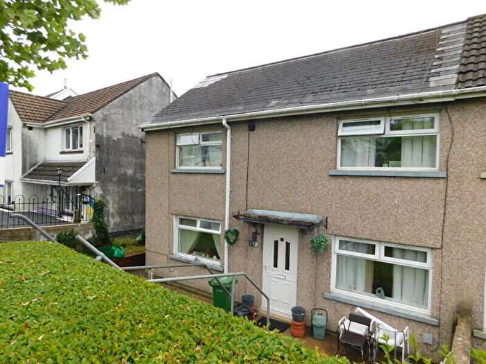 3 Bedroom Semi Detached House For Sale In Fflorens Road, Treowen, Newbridge, NP11