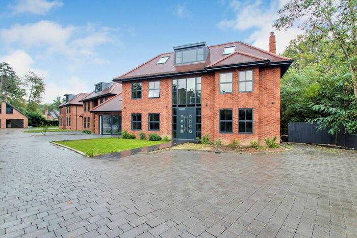 6 Bedroom Detached House To Rent In Pinewood Close, Iver, SL0