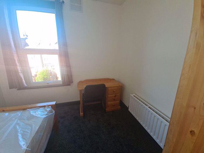 5 Bedroom House To Rent In Brudenell Street, Leeds, LS6