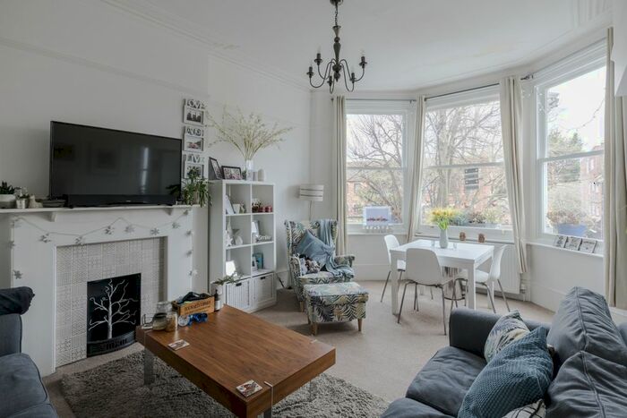 2 Bedroom Flat To Rent In Worple Road, London, SW20