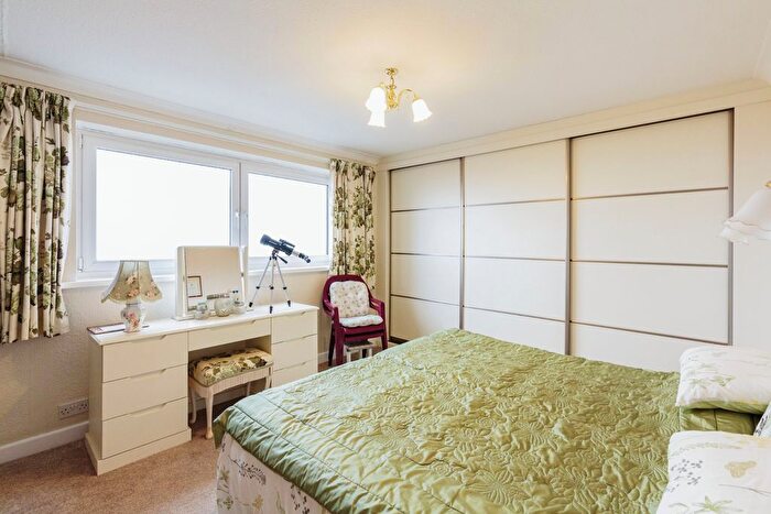 2 Bedroom Flat For Sale In North Promenade, Lytham St. Annes, Lancashire, FY8