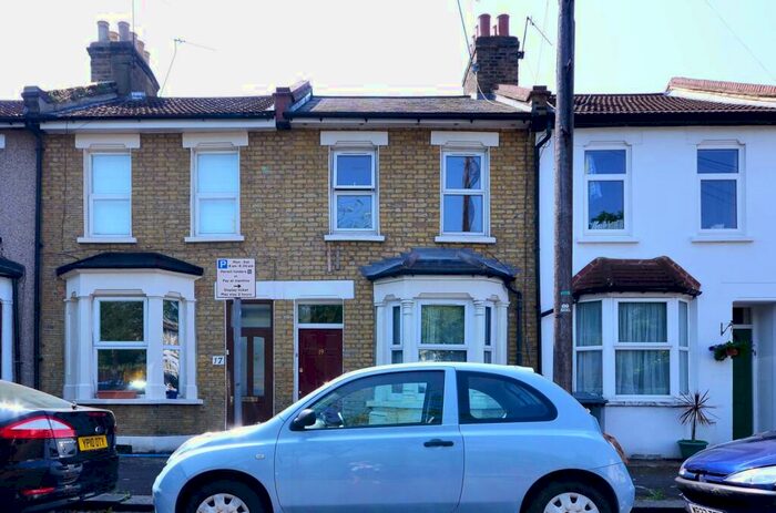 2 Bedroom House To Rent In Worland Road, Stratford, London, E15