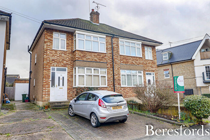 3 Bedroom Semi-Detached House For Sale In Crescent Road, Warley, CM14