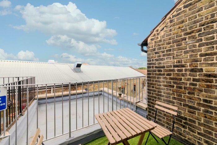 3 Bedroom Flat To Rent In St. Pauls Road, Highbury & Islington, N1