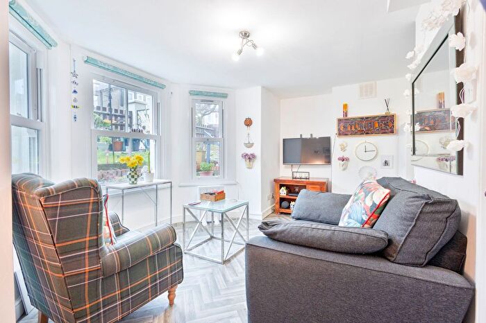 1 Bedroom Flat For Sale In Cheriton Road, Folkestone, CT20