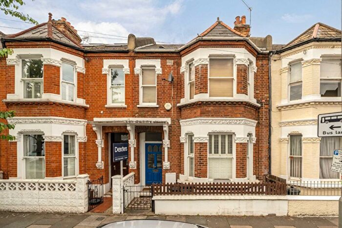 2 Bedroom Flat To Rent In Longbeach Road, Longbeach Road, SW11