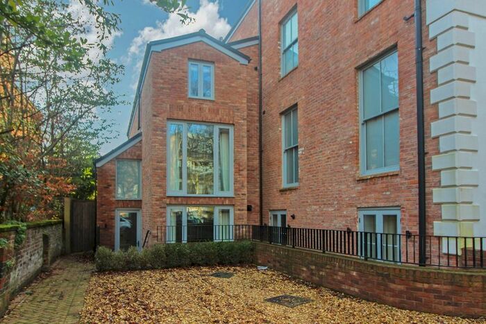 4 Bedroom Flat To Rent In Higher Downs, Bowdon, Altrincham, WA14
