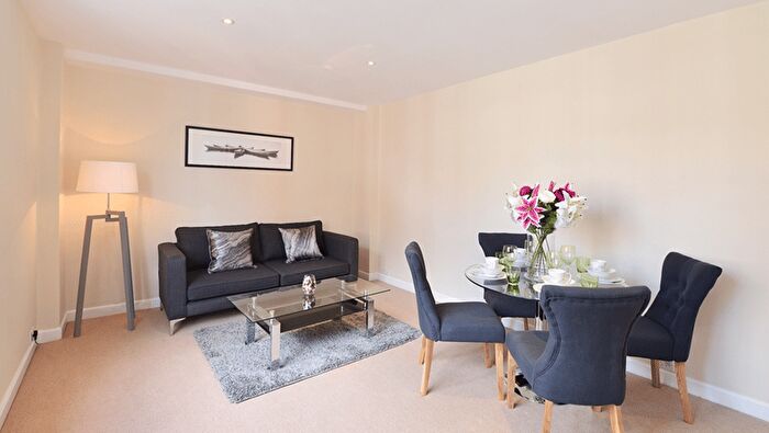 1 Bedroom Flat To Rent In Hill Street, London, W1J