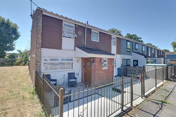 5 Bedroom End Of Terrace House For Sale In Robin Gardens, Waterlooville, PO8