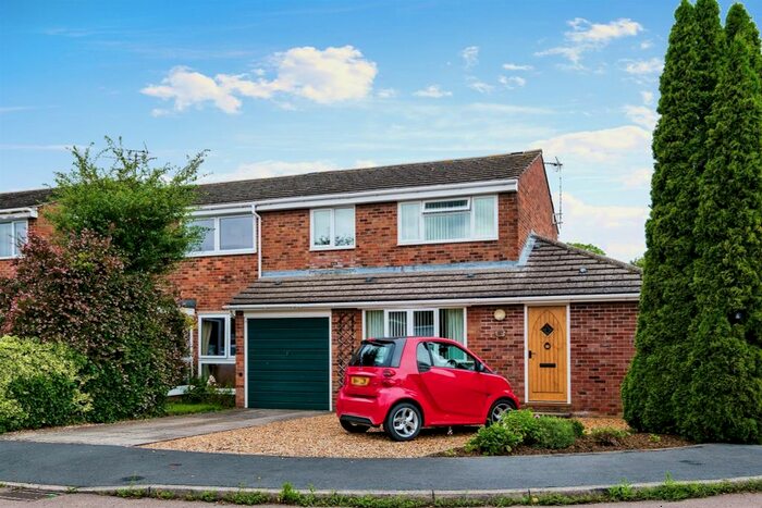 3 Bedroom End Of Terrace House For Sale In Bramley Way, Hardwick, Cambridge, CB23