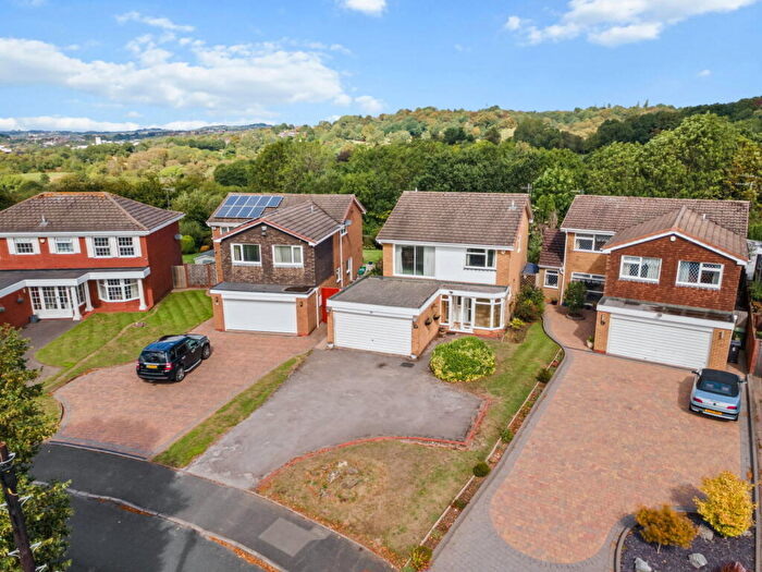4 Bedroom Detached House For Sale In Carisbrooke Drive, Halesowen, B62